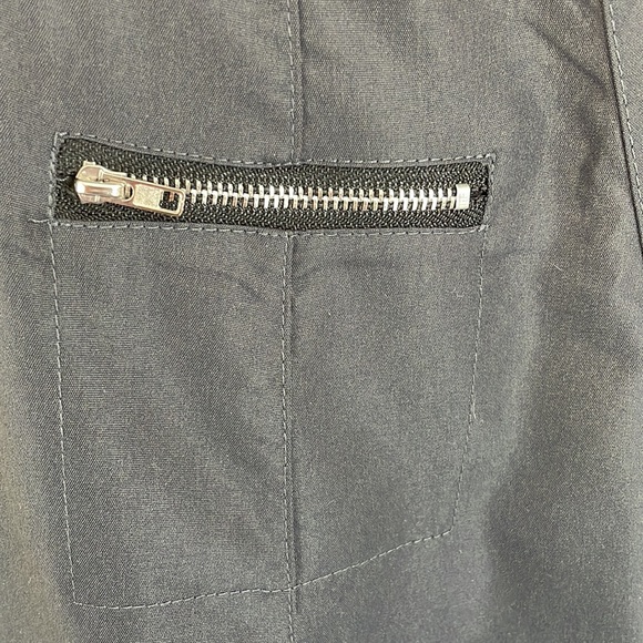 Gray v-neck solid loose fit jumpsuit with pockets & spaghetti straps Size Large - Picture 8 of 9